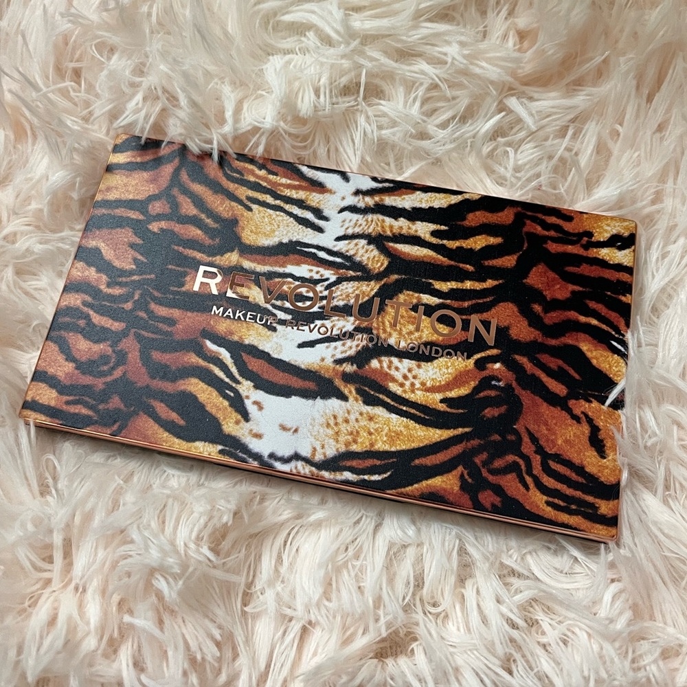 Makeup revolution eyeshadow palette